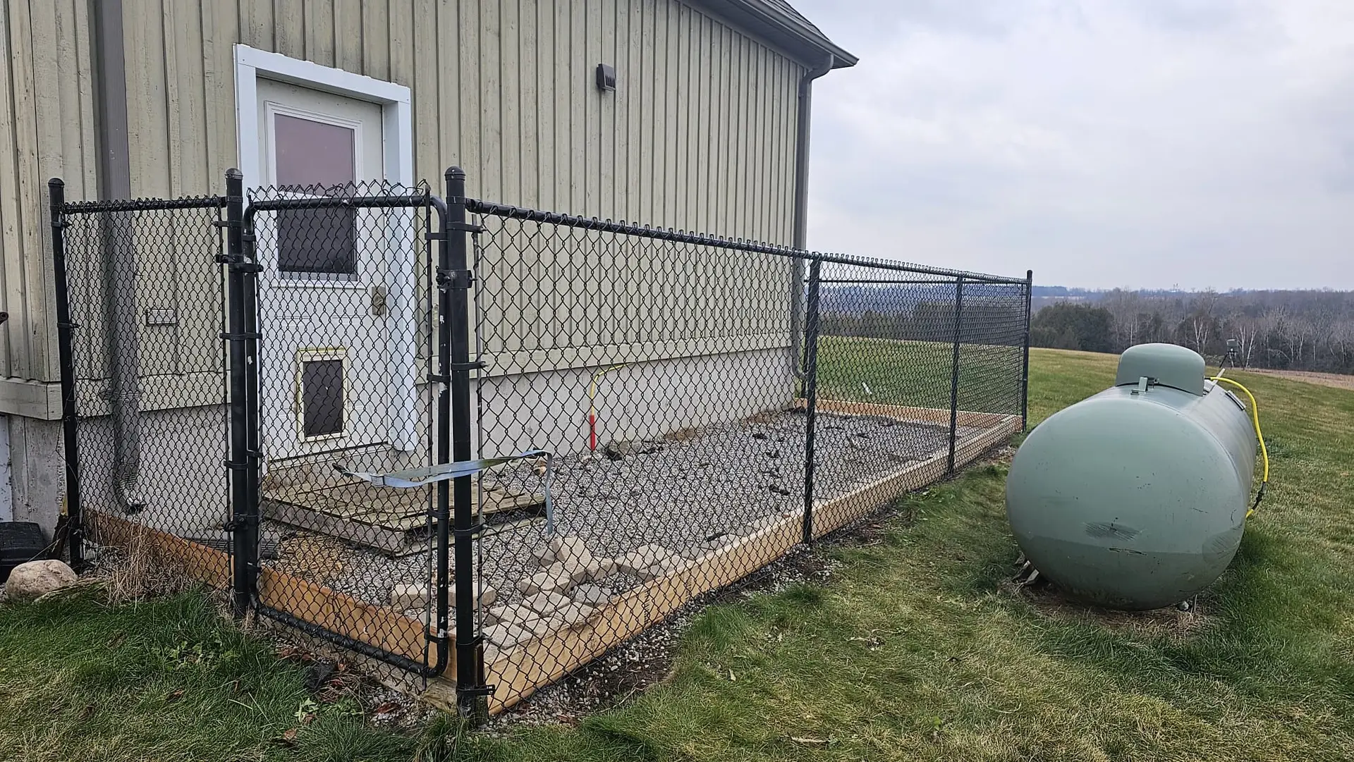 Residential Chain Link Fence for Dog