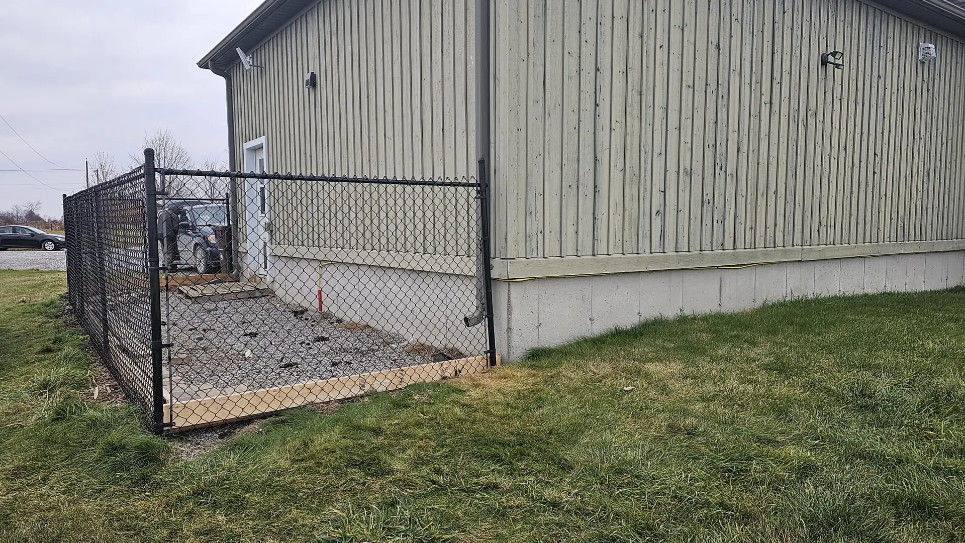 Residential Chain Link Fence for dog