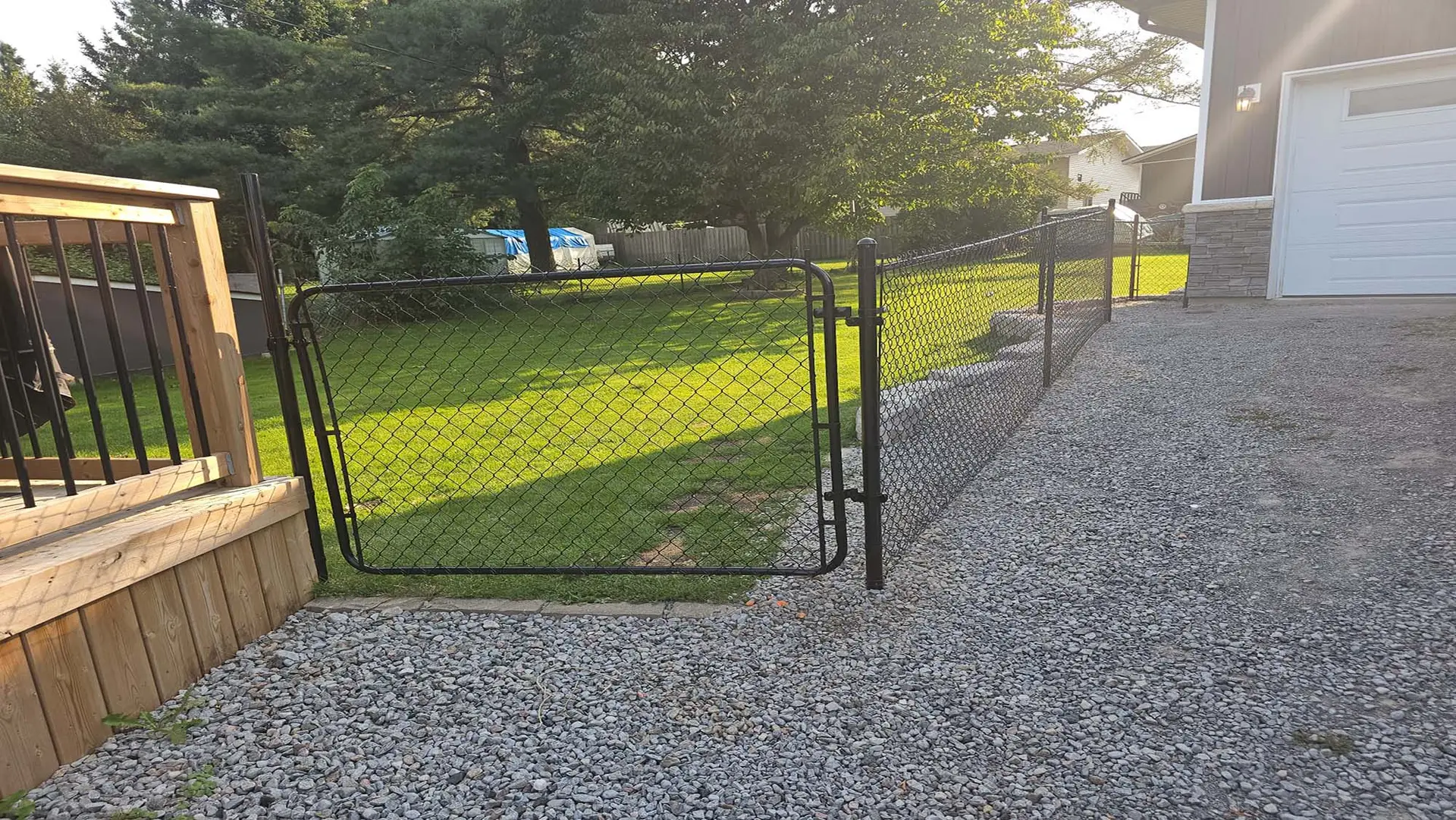 dog enclosures / chain link fence